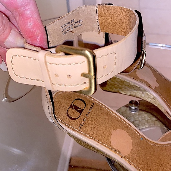 Kelsi Dagger light cream & gold buckle wedge sandals  w/ ankle fasteners 👡 - Picture 3 of 8